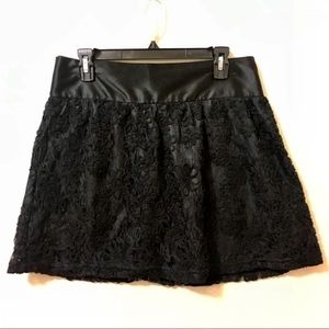 ✨4/$25✨ Mini Skirt - Black - Size Large